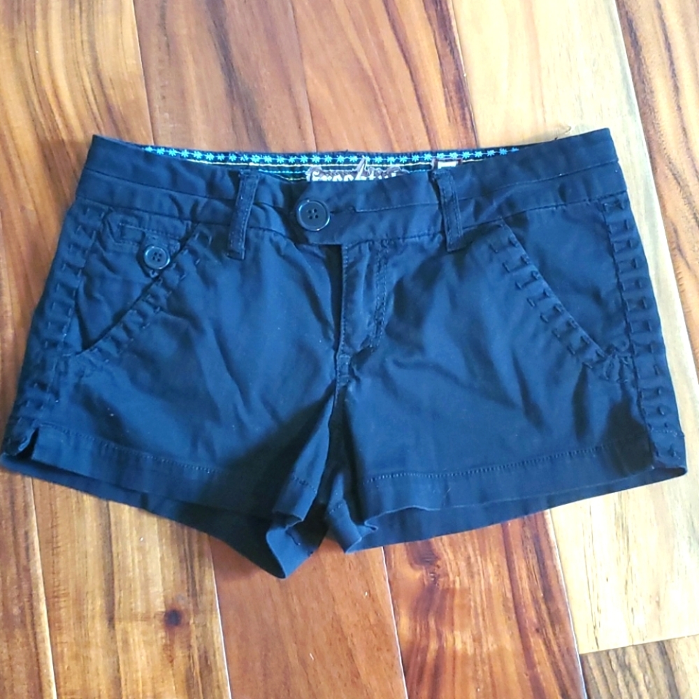 Freestyle Revolution black shorts